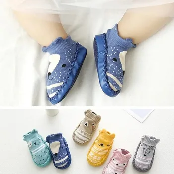 Мультяшные детски чорапи гумени подметки, детски чорапи за новородено, есенни и зимни детски чорапи на пода, нескользящая меки обувки за деца